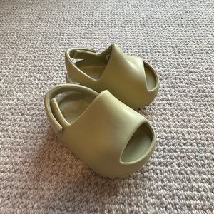 Baby Infant Yeezy Slides Sandals Size 3K